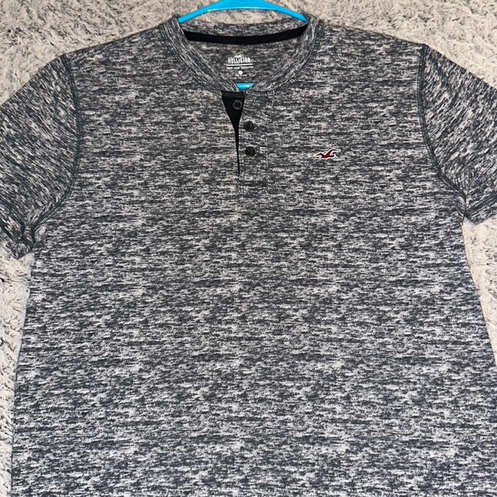 Hollister t-shirt